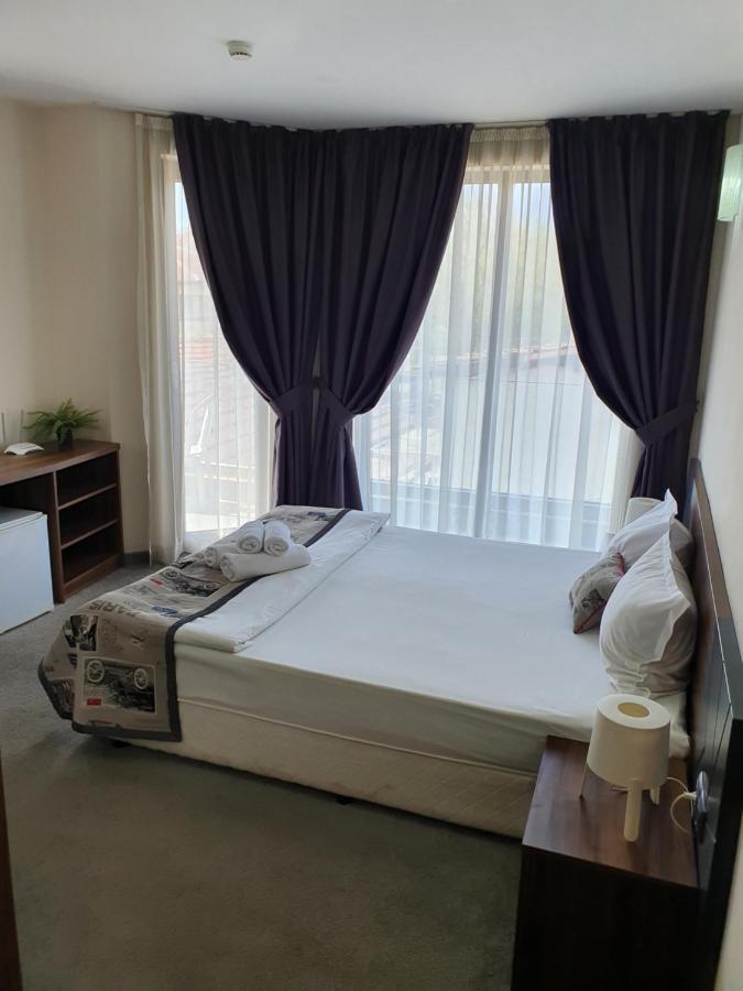 Hotel Novel City Burgas Stad Buitenkant foto