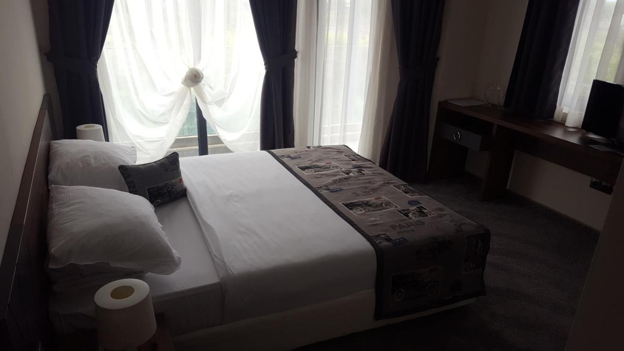 Hotel Novel City Burgas Stad Buitenkant foto