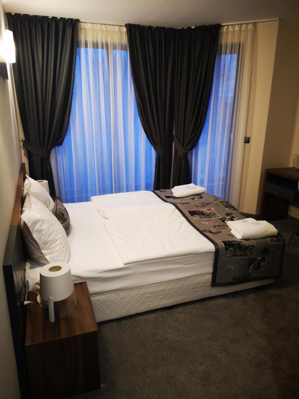 Hotel Novel City Burgas Stad Buitenkant foto