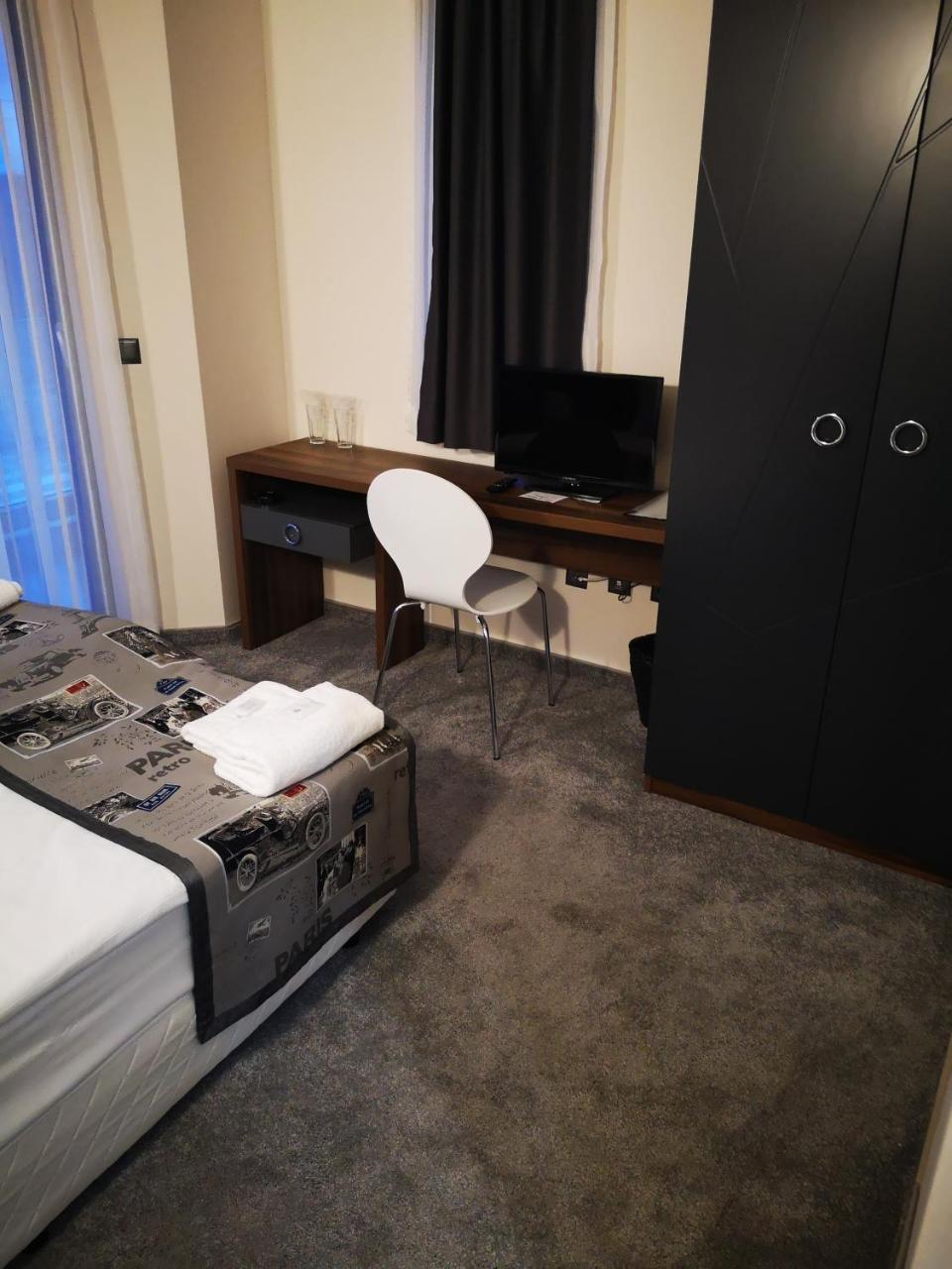 Hotel Novel City Burgas Stad Buitenkant foto