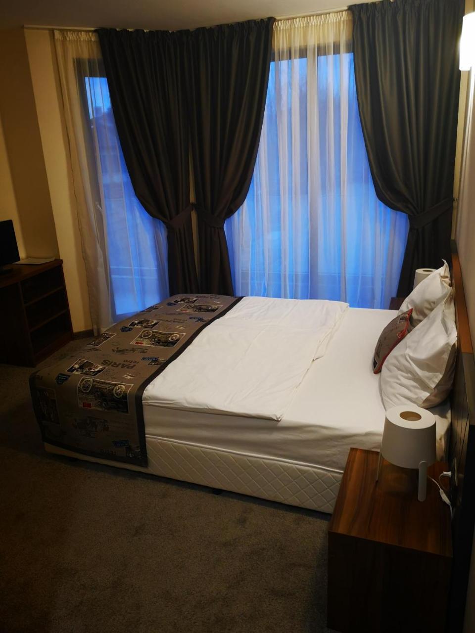 Hotel Novel City Burgas Stad Buitenkant foto