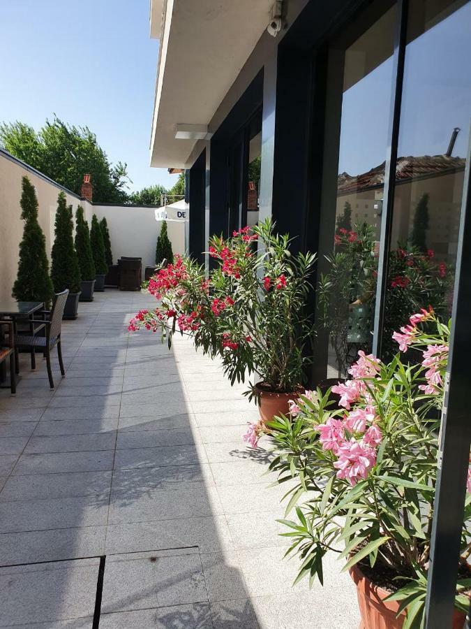 Hotel Novel City Burgas Stad Buitenkant foto