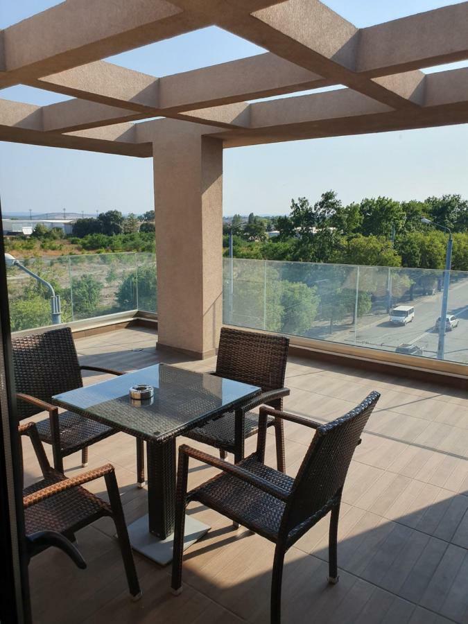 Hotel Novel City Burgas Stad Buitenkant foto